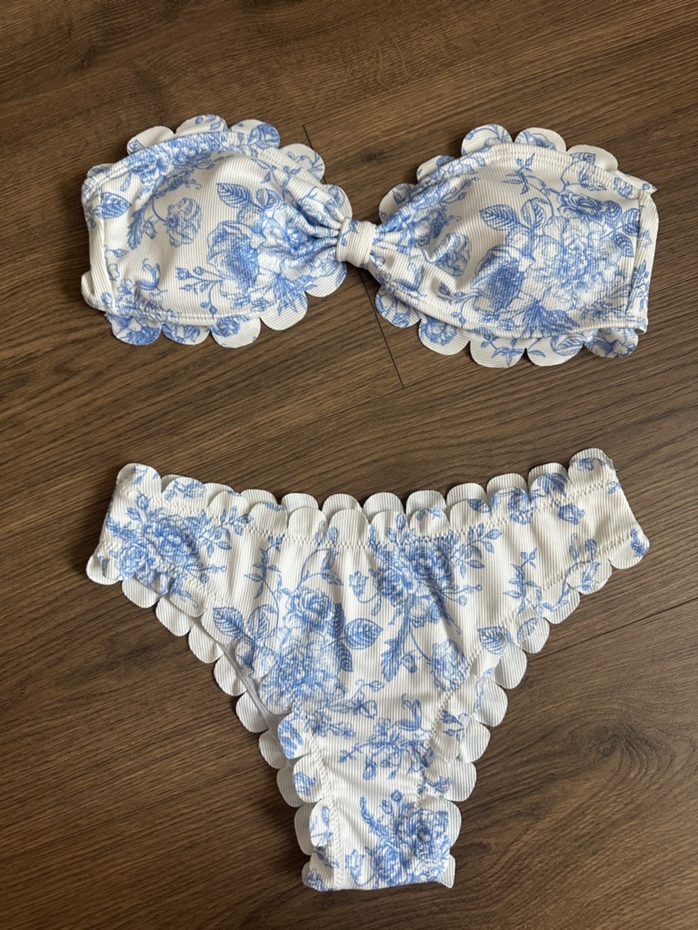 Source Unknown White & Blue Floral Scalloped Bandeau Bikini